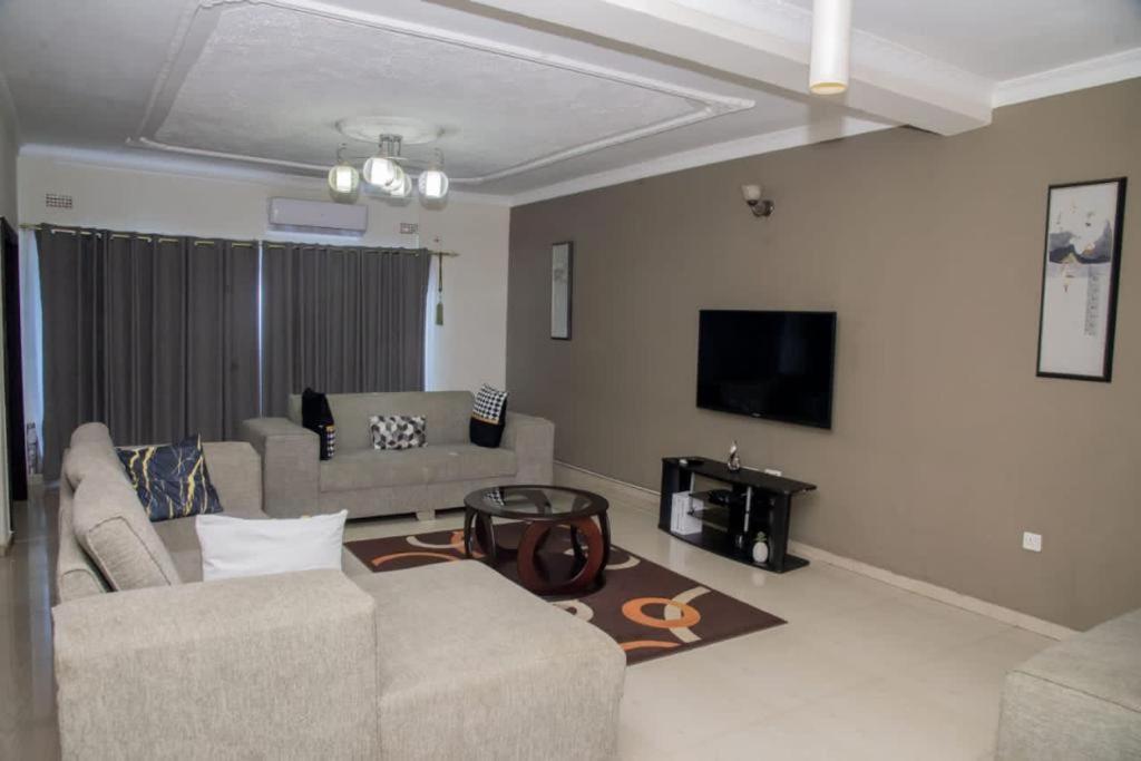 Royal Suites Apartments Lusaka Buitenkant foto