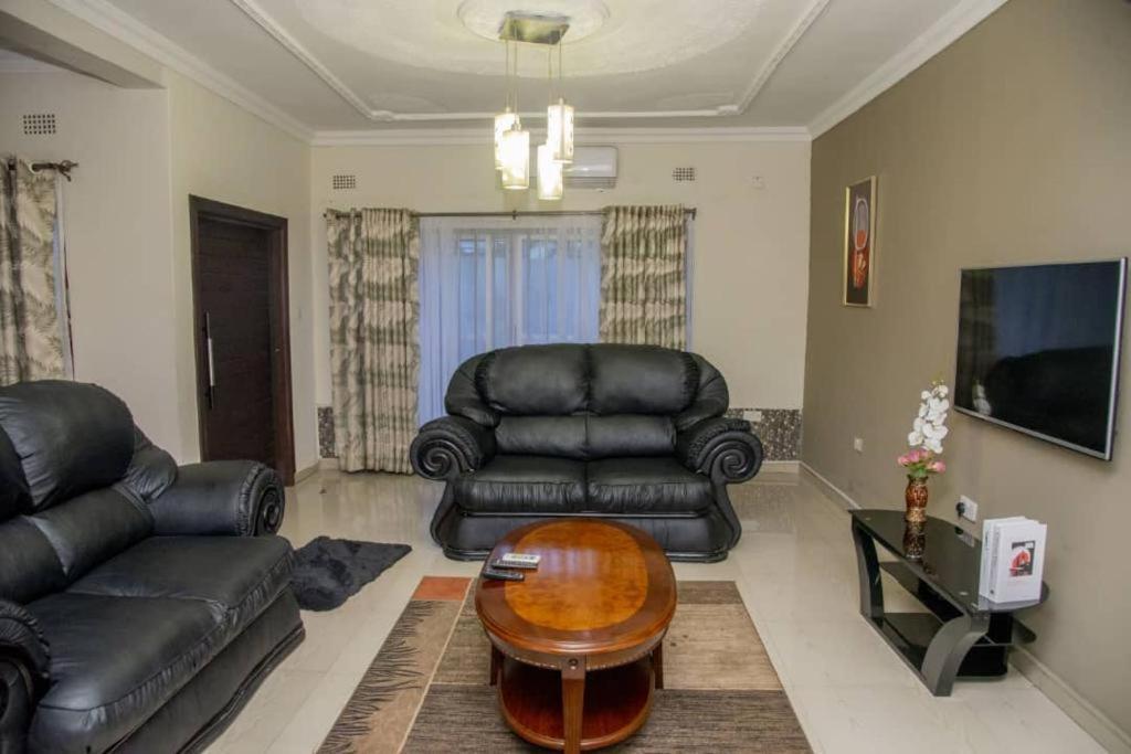 Royal Suites Apartments Lusaka Buitenkant foto