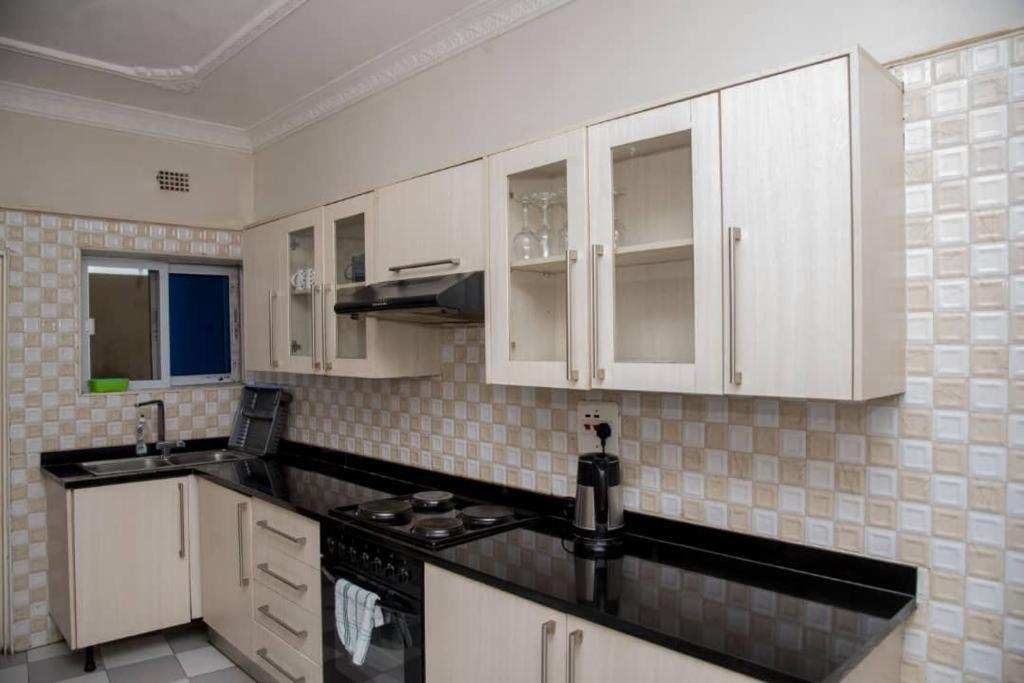 Royal Suites Apartments Lusaka Buitenkant foto