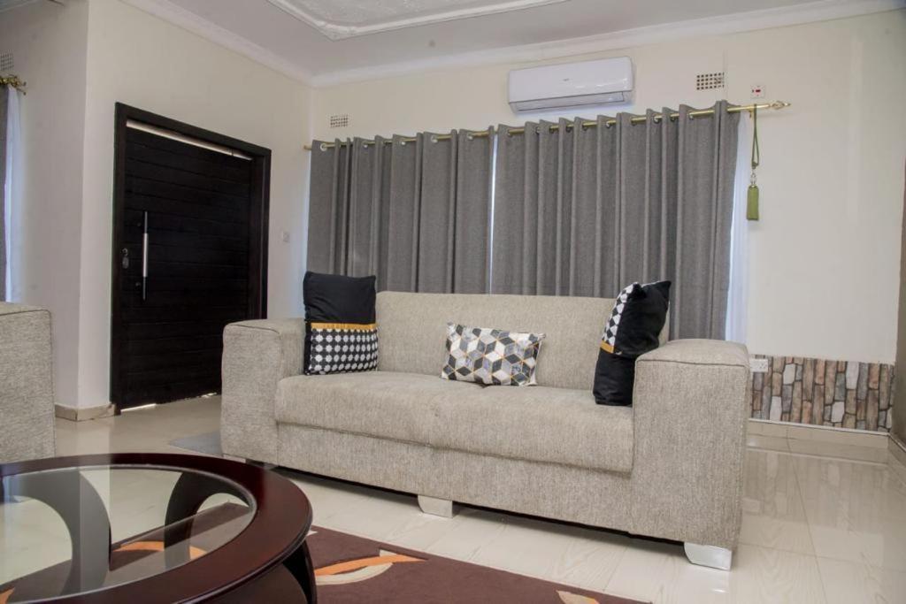 Royal Suites Apartments Lusaka Buitenkant foto